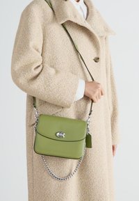 COACH CASSIE CROSSBODY BAG 19 - Borsa a mano - dark lime