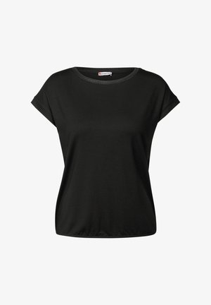 Svart T-shirt med kort ärm i mjukt tyg, med en avslappnad passform, rund halsringning och subtilt texturerad söm längs halsringningen.