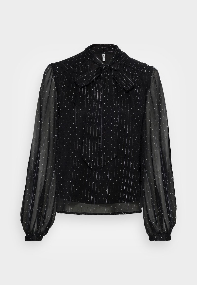 Blouse noire avec des manches longues transparentes et un col en nœud. Présente des rayures verticales et de petits pois argentés sur le tissu.