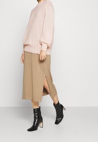 CLOSED Stickad tröja - nude