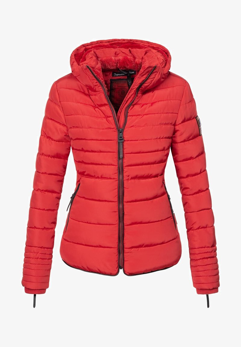 Raudona pūkinė striukė su užtrauktuku priekyje, gobtuvu ir įrengtais rankogaliais. Savybės: horizontali siūlė ir šoninės kišenės, suteikiančios struktūruotą siluetą.