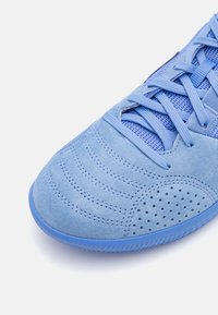 Nike Performance NIKE STREETGATO - Træningssko - royal pulse/deep royal blue