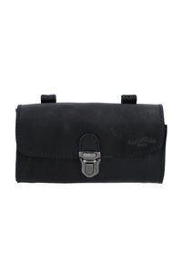 Sort læderpung i rektangulær form, med en metalspænde og to remfester. Glat tekstur med syede kanter.