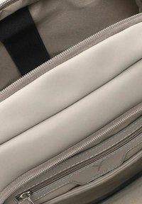 SURI FREY MELODY LAPTOPFACH - Rugzak - taupe