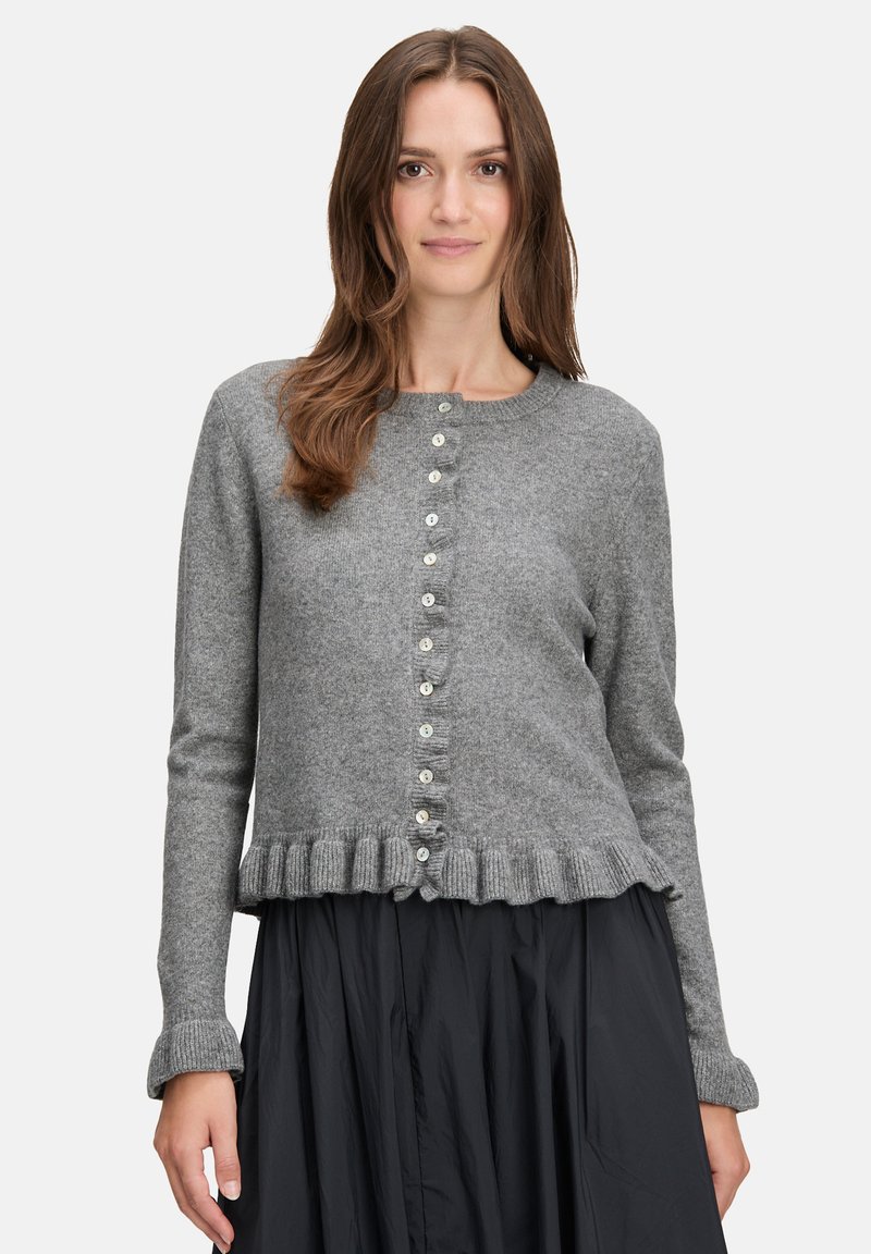 Grauer Wollcardigan mit rundem Ausschnitt, vorderem Knopfverschluss und Rüschensaum. Verfügt über lange Ärmel und ein dezentes, strukturiertes Strickmuster.