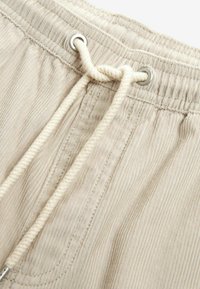 Next DOCK-REGULAR FIT - Kratke hlače - ecru