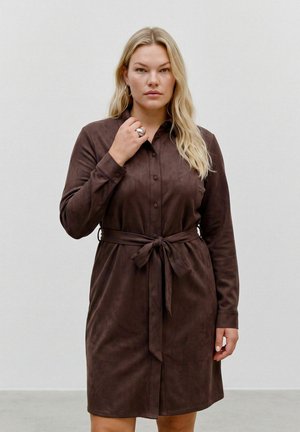 Vero Moda Curve DRESS VMCKATTY SHORT DRESS - Blousejurk - chocolate torte
