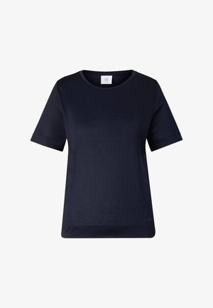 Ein schlichtes marineblaues T-Shirt mit kurzen Ärmeln und Rundhalsausschnitt, mit einem kleinen weißen Etikett innen am Halsausschnitt, vor weißem Hintergrund.