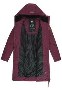 Vinrød polstret jakke med hætte, med en sort, mønstret indvendig foret og lynlås lukning. Omfatter dekorative logo detaljer.