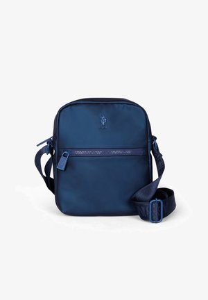 Marineblaue Crossbody-Tasche mit vorderer Reißverschlusstasche, verstellbarem Riemen und USPA-Logo mit Polospieler.
