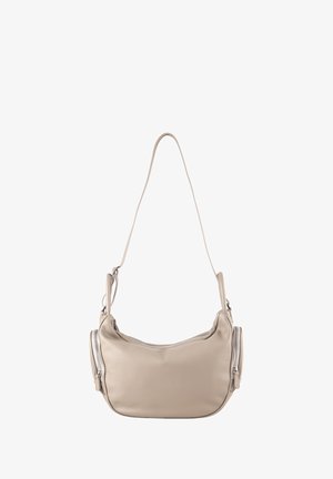 Beige Leder-Umhängetasche mit geschwungener Form, langem Tragegurt und Reißverschlusstaschen an beiden Enden.