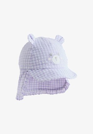 Lilla ternet babyhat med bjørneører og ansigtsbroderi. Har en buet skygge og en forlænget ryg for solbeskyttelse.