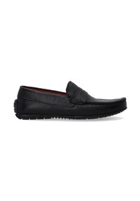 Schwarze Lederloafer mit strukturiertem Finish, versehen mit einer genähten Detail an der Vorderseite und einer festen Gummisohle für besseren Halt.