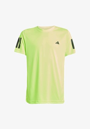 Camiseta deportiva de un brillante verde lima, hecha de un tejido transpirable, con mangas cortas, cuello redondo y acentos de rayas negras en las mangas.