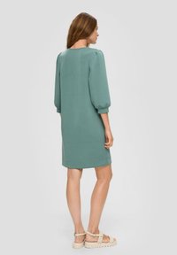 s.Oliver MIT V-AUSSCHNITT - Freizeitkleid - minze