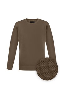Brązowy sweter dziany z okrągłym dekoltem i długimi rękawami. Tekstura prezentuje gęsty, spleciony wzór. Wstawka pokazuje zbliżenie na teksturę tkaniny.