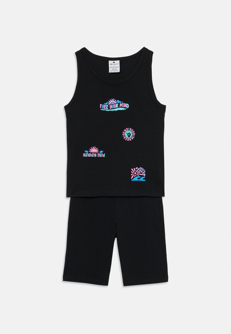 Set di top in cotone nero e pantaloni corti con stampe grafiche colorate, tra cui "LIBERA LA TUA MENTE" e disegni di onde. Tessuto morbido, vestibilità comoda.