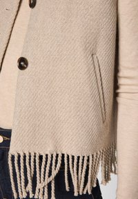 Non selezionato, beige