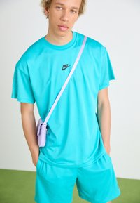 Nike Sportswear Teplákové kalhoty - dusty cactus