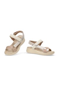 Sandalias con tiras de materiales superiores en beige y gris claro, con cierres ajustables de gancho y bucle, y una suela contorneada y acolchada para mayor comodidad.