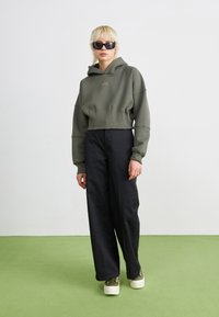 Alpha Industries WAISTED HOODY - Mikina - dark olive