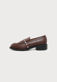 Неизбран, brown