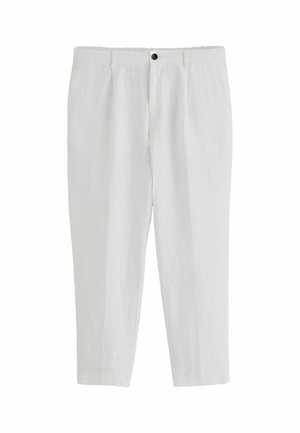 Weiße formelle Hose mit Knopf- und Reißverschluss, Gürtelschlaufen und Bügelfalte, flach auf weißem Hintergrund dargestellt.
