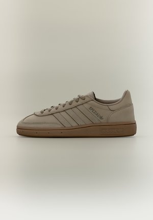 adidas Originals, HANDBALL SPEZIAL UNISEX - Маратонки - blanch brown