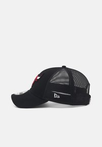 New Era HOME FIELD 9FORTY® TRUCKER UNISEX - Cap - black/red
