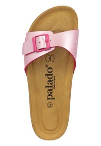 Rosa slide-sandal med ett metalliskt rem, justerbar spänne och en brun vadderad sula, med varumärkeslogotyp och storlek tryckt inuti.