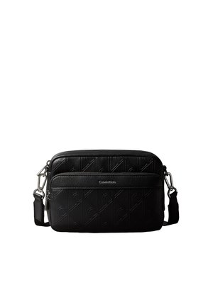 Calvin Klein CALVIN KLEIN EMBOSSED EMBLEM CROSSBODY CAMERA BAG - Umhängetasche - black
