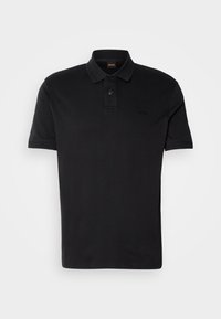 Polo noir à manches courtes avec patte à deux boutons, col, et logo discret "BOSS" sur le côté gauche de la poitrine, présenté sur un fond neutre.