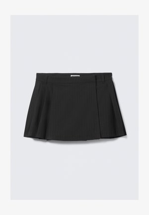 Schwarzer, plissierter Rock mit einem Nadelstreifenmuster, aus strukturiertem Stoff mit einem Taillenbund, entworfen für eine taillierte Passform.