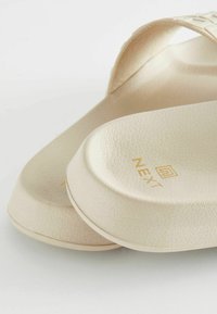 Next EMBOSSED STANDARD - Badesandaler - beige