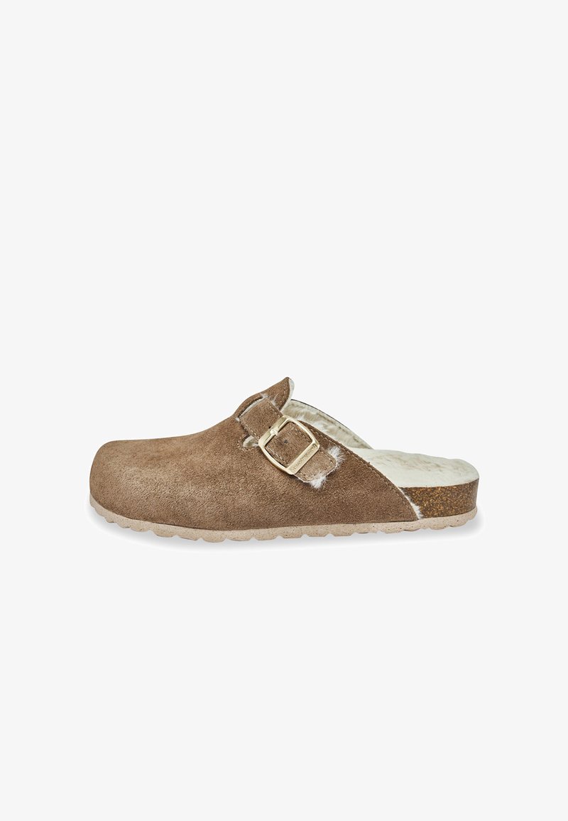 Bruine nubuck klompen met flexibele zool, witte bontvoering en een verstelbare band met een gouden gesp. Gladde textuur met een afgeronde teenontwerp.