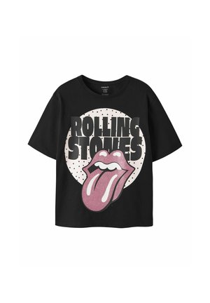 Schwarzes kurzärmeliges T-Shirt mit weißem Kreis und schwarzen Punkten, mit dem Text "ROLLING STONES" und einer Grafik einer herausgestreckten pinken Zunge.