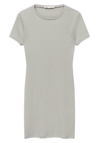 Robe en maille côtelée gris clair à manches courtes, col rond, silhouette ajustée et longueur mi-cuisse.