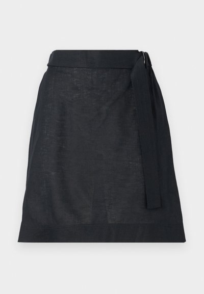 Mörk linneomslutande kjol med rak snitt, utrustad med ett midjeband och subtil textur. Inga synliga mönster eller hårdvarudetaljer.