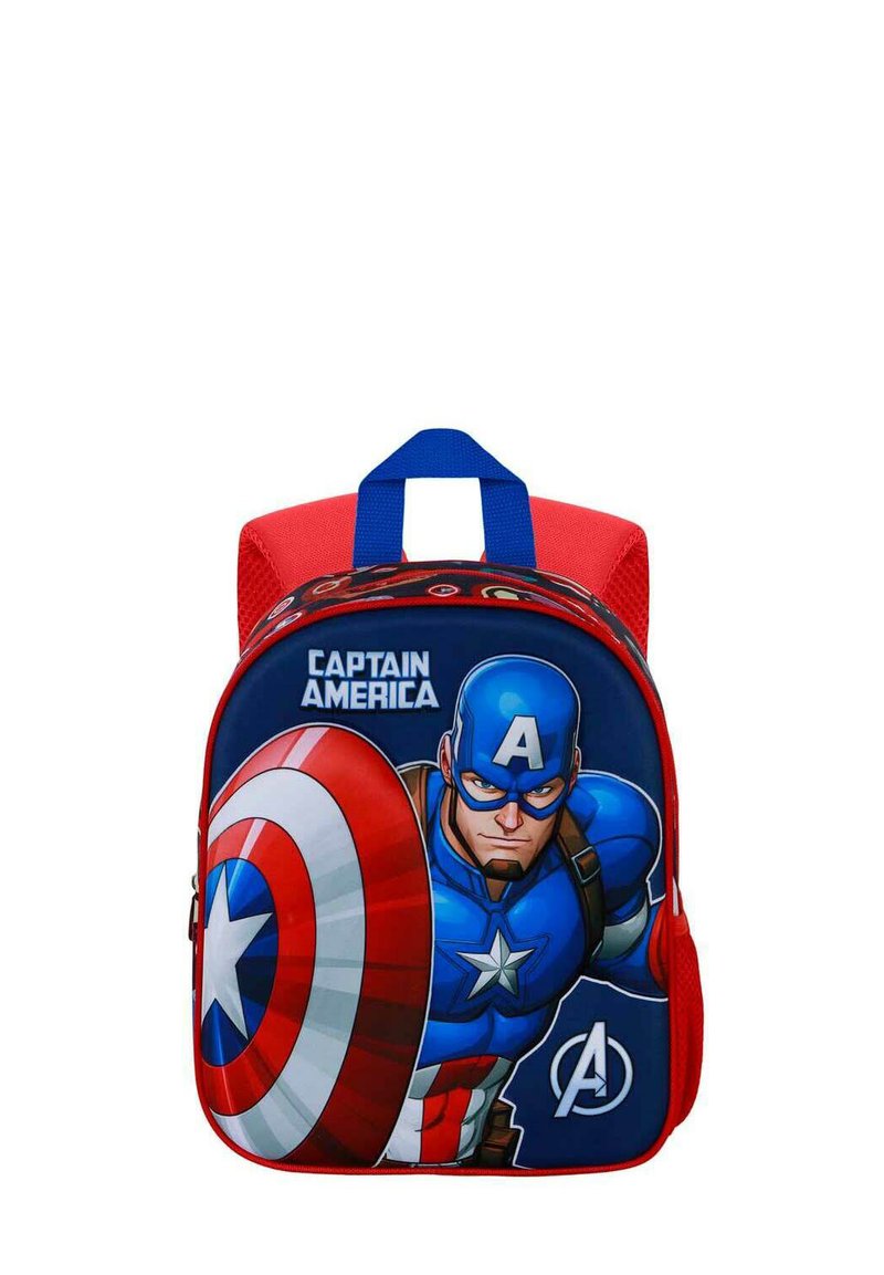 Sac à dos pour enfants rouge et bleu avec un graphisme d'un personnage avec un bouclier, un panneau arrière texturé et une poignée de transport supérieure.