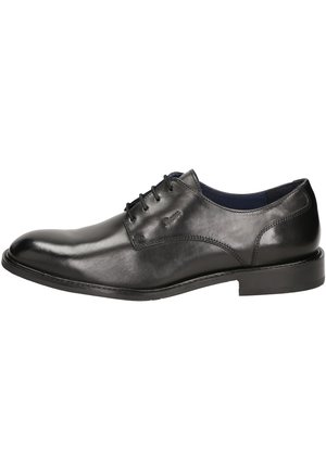 Chaussure habillée en cuir noir avec une finition lisse, un design à lacets, un bout arrondi et des détails de surpiqûres subtils. Semelle à profil bas.