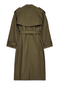 Olivgrön lång trenchcoat med axelremmar, bälte i midjan, stormklaff på baksidan och knappade ärmslut.