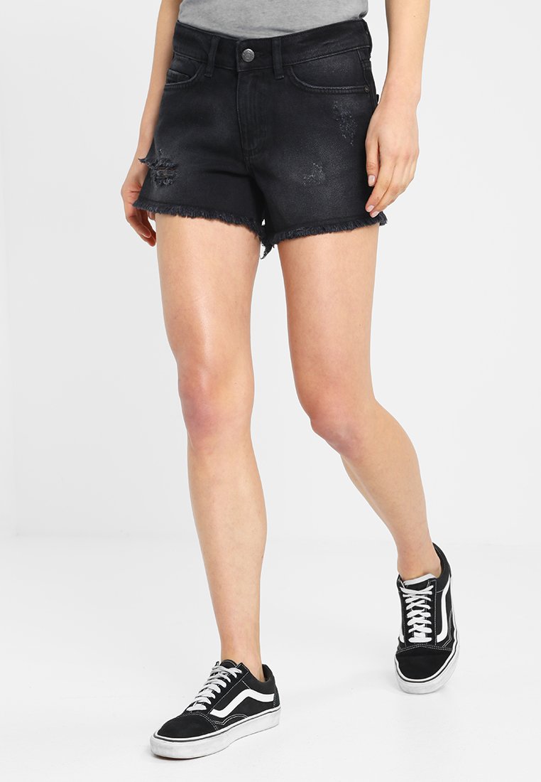 raw edge denim shorts