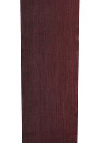 Tissu bourgogne avec une texture côtelée, montrant une couleur uniforme et de subtiles variations de nuances sur toute la surface.