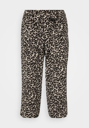 Nohavice s leopardím vzorom, vyrobené z mäkkého materiálu, s širokými nohavicami a viazaním v páse. Vzor pozostáva z čiernych škvŕn na béžovom pozadí.