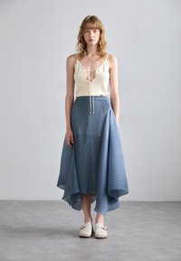 Thumbnail Image 4