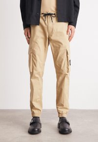 Calvin Klein Jeans WASHED - Cargobroek - travertine