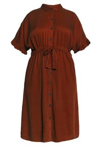 Abito button-up color ruggine con maniche corte a volant, vita elastica e cintura rimovibile. Realizzato in un tessuto morbido e liscio.