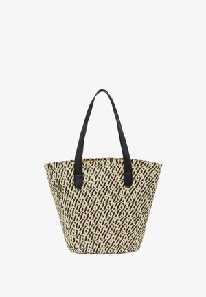 Vævet stråtossetaske med sorte læderhåndtag, der har et geometrisk sort og cremet mønster, bred åbning og let konisk facon.