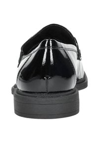Scarpe in pelle verniciata nera con finitura liscia, punta arrotondata e suola in gomma testurizzata. Presentano un profilo basso e dettagli minimi.