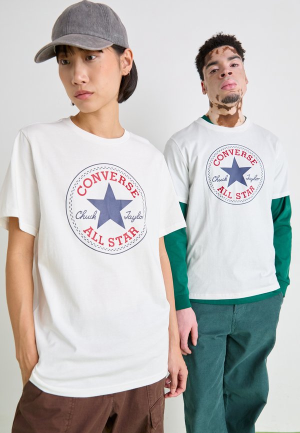 GO TO CHUCK TAYLOR CLASSIC PATCH TEE UNISEX - Print T-shirt4